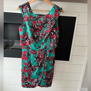 Jessica Simpson size 6 green and red tulip hem cocktail dress